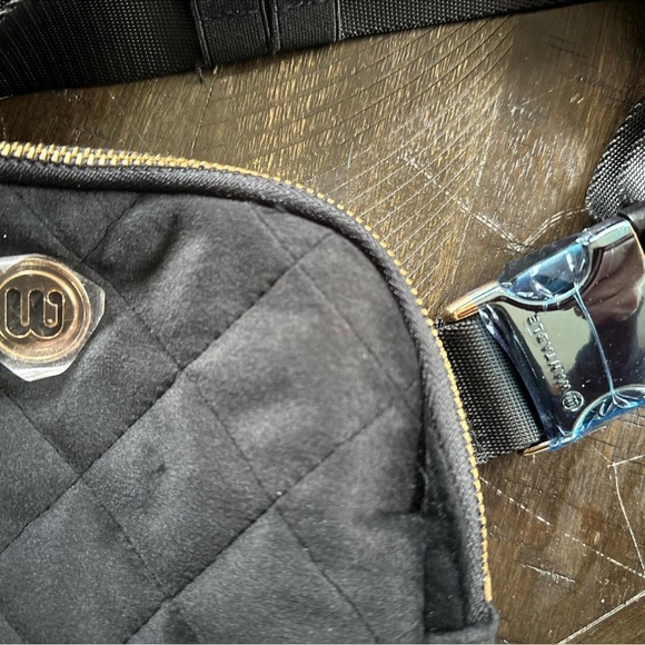 WANTABLE NWT Velvet Cozytober Belt Bag Waist Pack in Black New - Picture 4 of 6